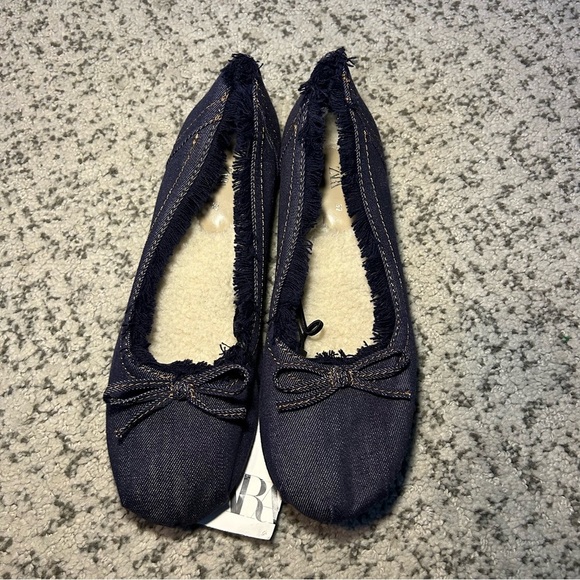 NWT Zara Blue Denim Frayed Fur-Lined Ballet Flats Size 6.5 U.S. - Picture 2 of 9